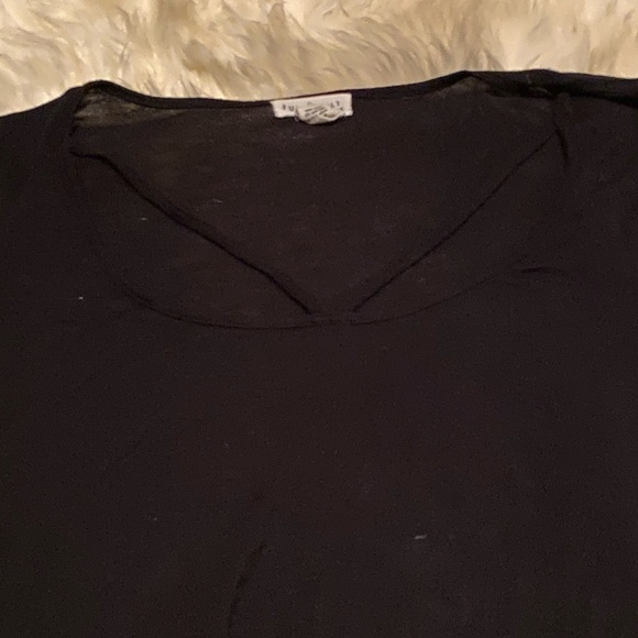 Loose black top - Picture 2 of 3